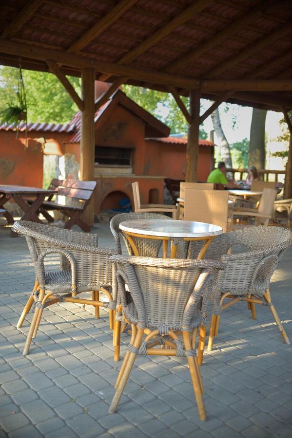 Kasztelan Hotel Krosno Kültér fotó